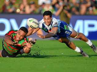 EYES ON THE BALL: Junior Tatola and Roger Tuivasa-Sheck. Picture: John McCutcheon