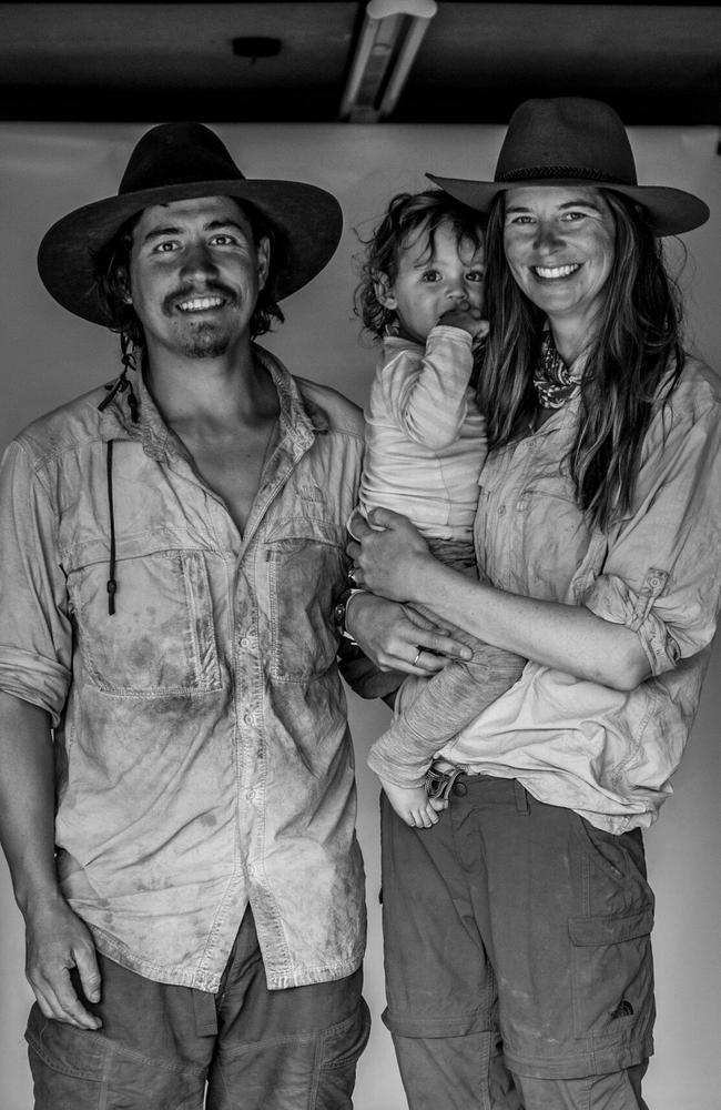 The Jonesys walked for 100 days through the Australian desert.