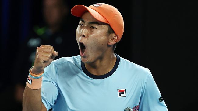 MELBOURNE . 18/01/2023.  TENNIS.  Australian Open at Melbourne Park. Stefanos Tsitsipas vs Rinky Hijikata on Rod Laver Arena .   Rinky Hijikata celebrates after winning a big point 2nd set . Picture by Michael Klein