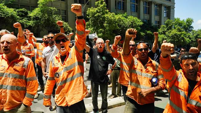 MELBOURNE AUSTRALIA - NewsWire Photos DECEMBER 13, 2024. CFMEU members strike outside Fair Work Australia offices against the sacking of CFMEU official Esther Van Arend.Picture: NewsWire / Luis Enrique Ascui