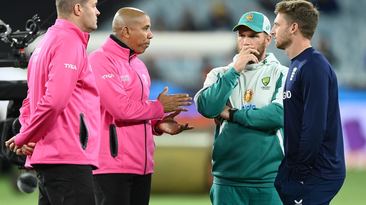 Jos Buttler of England and Aaron Finch of Australia. Photo by Quinn Rooney/Getty Images