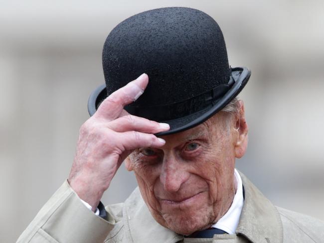 LONDON, ENGLAND - AUGUST 2:  Prince Philip, Duke of Edinburgh raises his hat in his role as Captain General, Royal Marines, makes his final individual public engagement as he attends a parade to mark the finale of the 1664 Global Challenge, on the Buckingham Palace Forecourt on August 2, 2017 in London, England. (Photo by Yui Mok - WPA Pool/Getty Images)