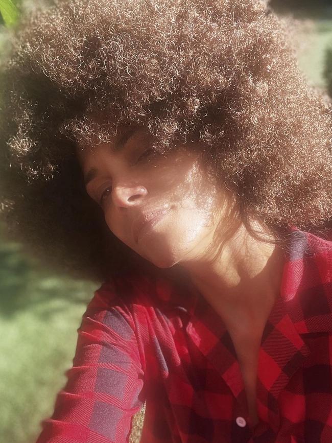 Halle Berry showed off her natural hair in a candid selfie.