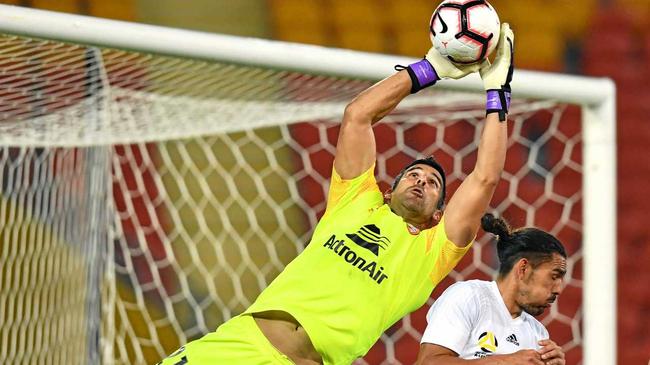 CATCHING ON: Brisbane Roar goalkeeper Jamie Young and his teammates will be on the Fraser Coast later this year. Bundy players will get the chance to play them. Picture: DARREN ENGLAND