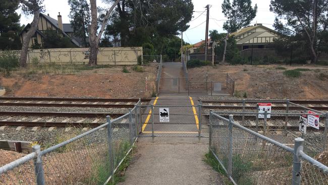 The railway crossing to be closed at Pine Ave, Seacliff. Picture: Eugene Boisvert