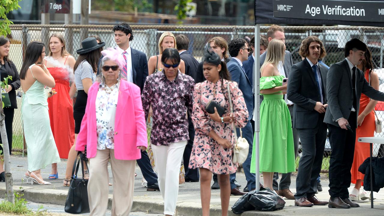 Thousands turned up early to be one of the first through the gates. Picture: NCA NewsWire / Andrew Henshaw