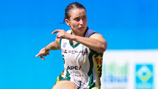 Eilish Grundon playing for PINT in the 2024-25 NTFL season. Picture: Celina Whan / AFLNT Media