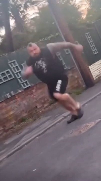 'Rip your head off' World's strongest man chases down car