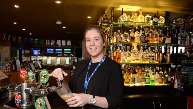 Mountain View Hotel’s Claire Elliott pouring a pint. Picture: Lawrence Pinder