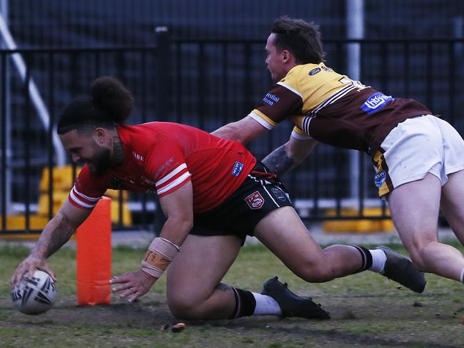 Leha Fakatava scores St Clair’s third try. Photographer: Warren Gannon Photography