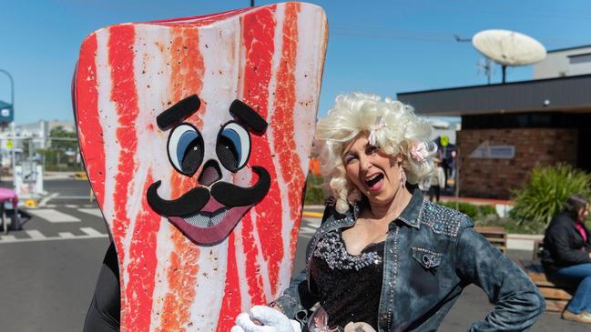 Dolly Bacon Parton at the Kingaroy BaconFest 2023.