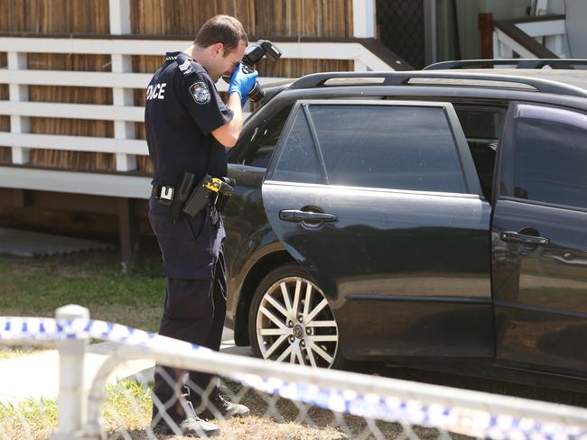 Police analuse the car where the two girls were found.