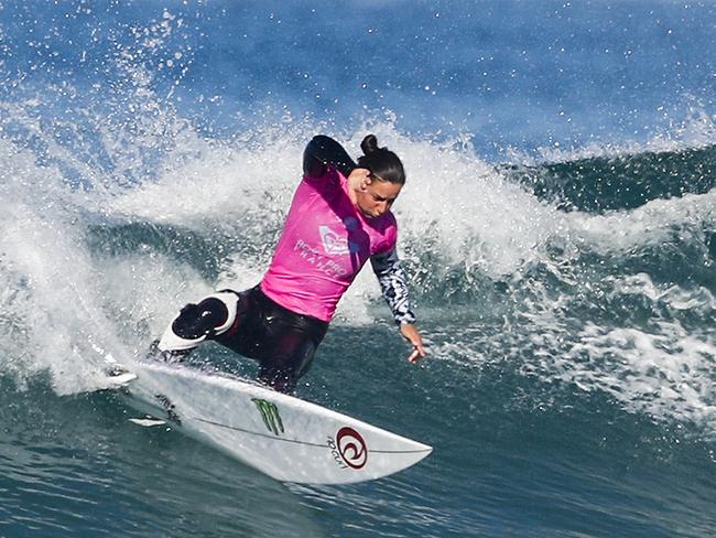 Wright in action at the Roxy Pro France earlier this year. She surfed the event with a knee brace.