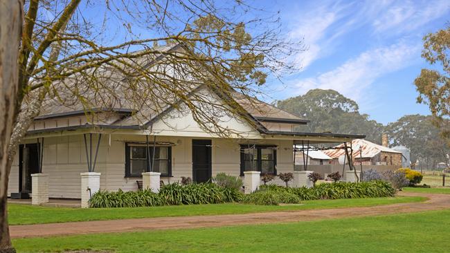 At Brooklyn there is a spacious three or four-bedroom weatherboard home with two bathrooms.