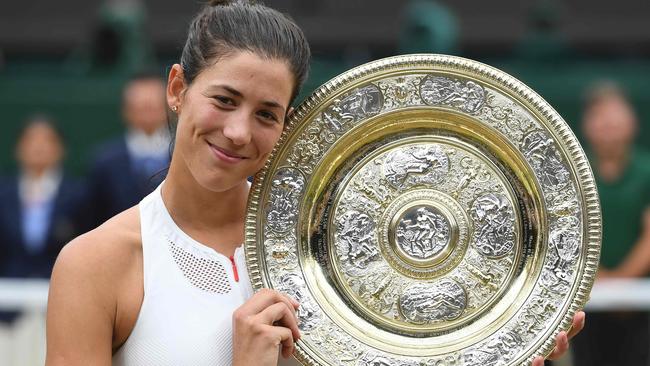 Spain's Garbine Muguruza poses with The Venus Rosewater Dish.