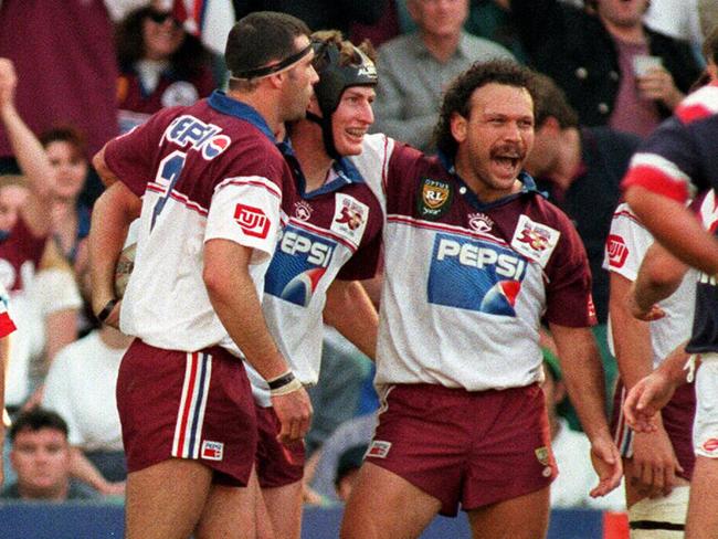 Menzies (centre) scores a controversial try in the 1996 grand final.