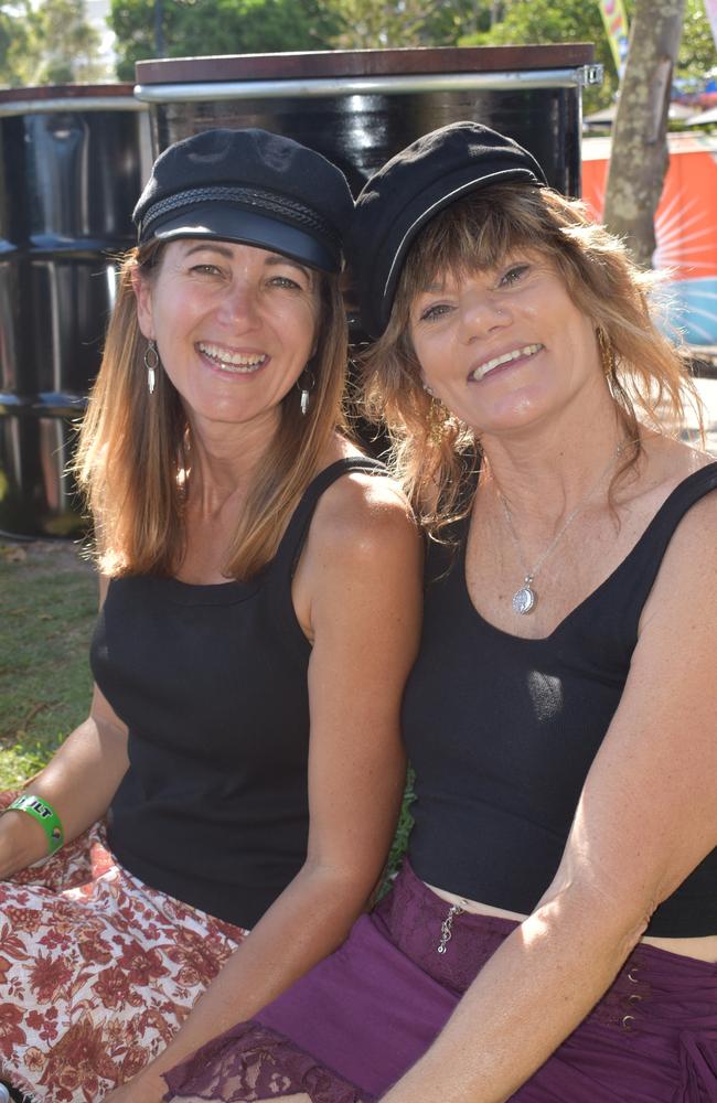 Tess Arieni and Sarah Arieni at the 2022 Caloundra Music Festival. Photo: Elizabeth Neil