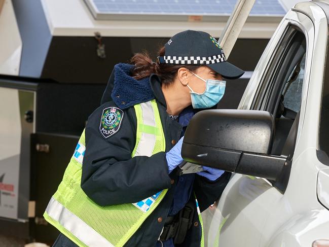 SA Police at the border checkpoint between South Australia and Victoria near Mt Gambier, Friday February 12, 2021. Picture Frank Monger