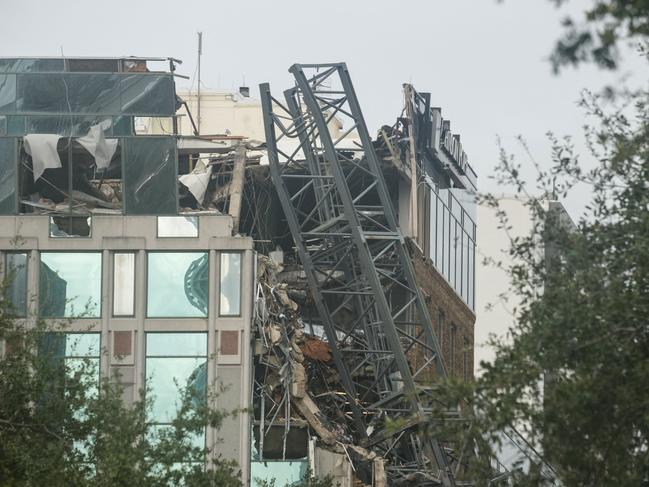 A crane collapsed into a building in downtown St. Petersburg. (Photo by Bryan R. SMITH / AFP)