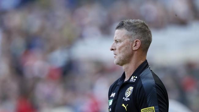 Damien Hardwick looks on with concern on the bench. Picture: Getty Images