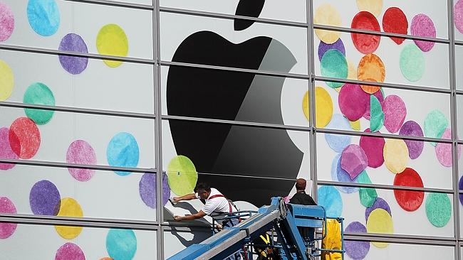 Apple has bought Topsy for $200 million, the Wall St Journal reports. 