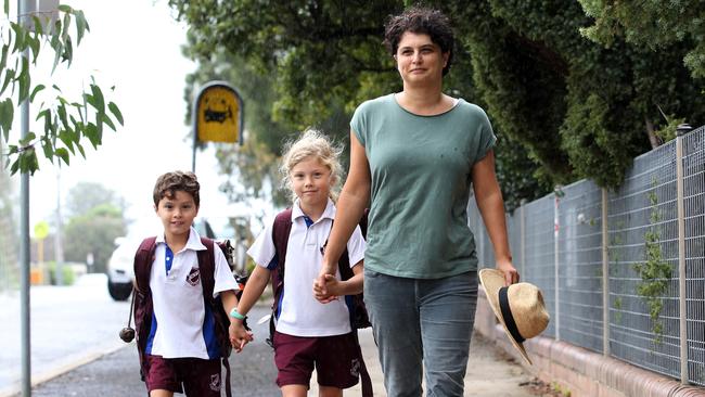 Willoughby Public School mother Louise Relf picks up her children, Fletcher, 7, and Zoe, 9, at lunchtime after a student at the neighbouring Willoughby Girls High contracted the coronavirus. Picture: Jane Dempster.