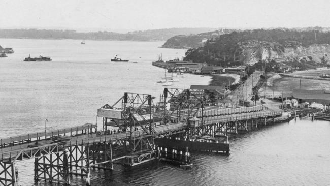 The Spit Bridge between 1924 and 1928.