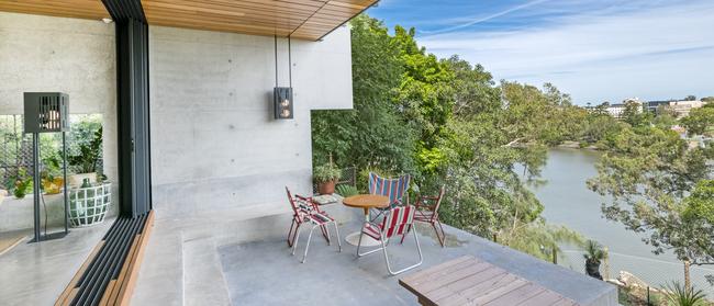 Perched on the Brisbane River this Highgate Hill house has taken out the Master Builders’ Brisbane Housing and Construction Award for House of the Year. Photo. Supplied