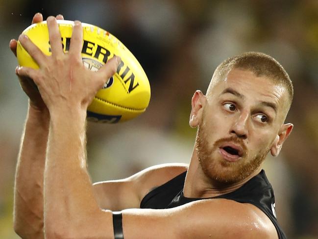 MELBOURNE, AUSTRALIA - MARCH 18: Liam Jones of the Blues gathers the ball during the round one AFL match between the Richmond Tigers and the Carlton Blues at Melbourne Cricket Ground on March 18, 2021 in Melbourne, Australia. (Photo by Darrian Traynor/Getty Images)