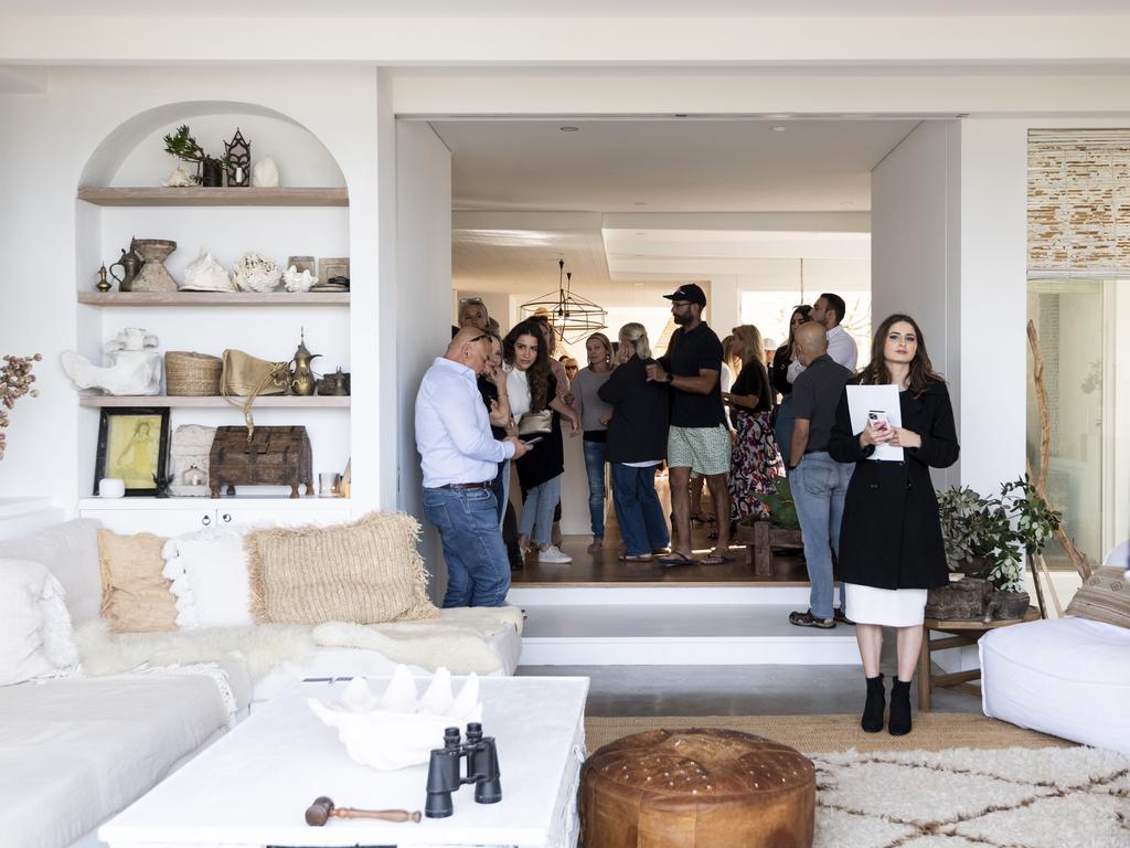 Sydney, Australia, NewsWire Saturday, 28 May 2022 People pictured at the auction of 16 Wolseley Rd, Coogee. Picture: NewsWire / Monique Harmer