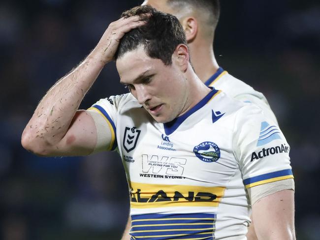 SUNSHINE COAST, AUSTRALIA - AUGUST 14: Mitchell Moses of the Eels reacts after fumbling the ball during the round 22 NRL match between the Manly Sea Eagles and the Parramatta Eels at Sunshine Coast Stadium, on August 14, 2021, in Sunshine Coast, Australia. (Photo by Glenn Hunt/Getty Images)