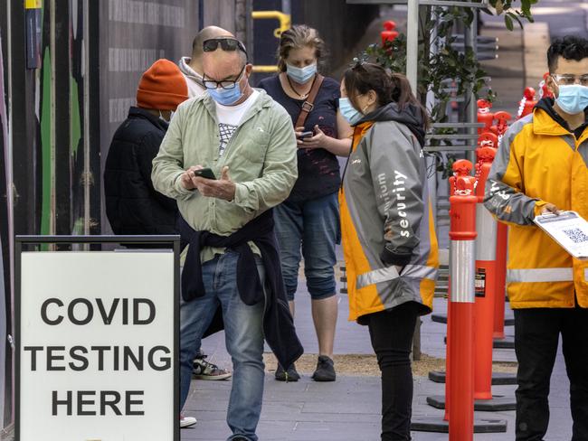 MELBOURNE, AUSTRALIA - NewsWire Photos October 10, 2021: People queue for Covid testing in Bourke St in Melbournes CBD.Picture: NCA NewsWire / David Geraghty