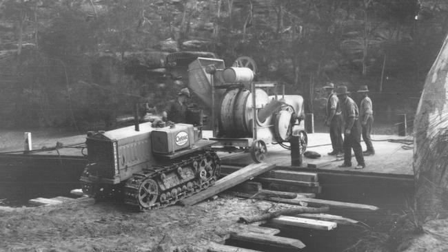 The Pymble-Warringah Main under construction. Photo Manly, Warringah and Pittwater Historical Society