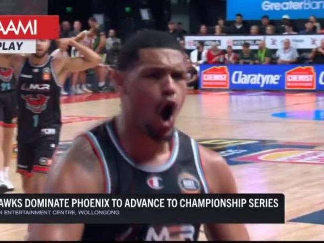 Hawks thump Phoenix to advance to Finals