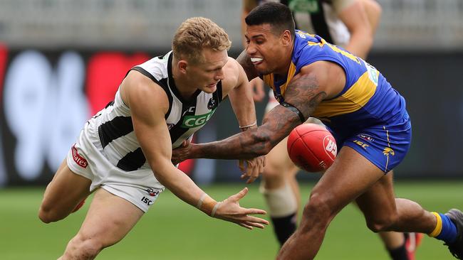 Adam Treloar and Tim Kelly go head to head in the Round 8 clash in Perth.