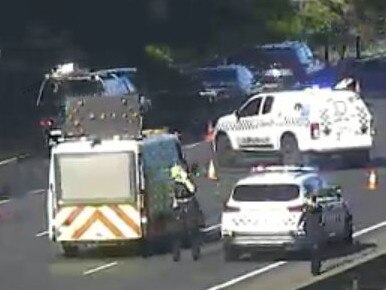 Commuter chaos as crash shuts freeway