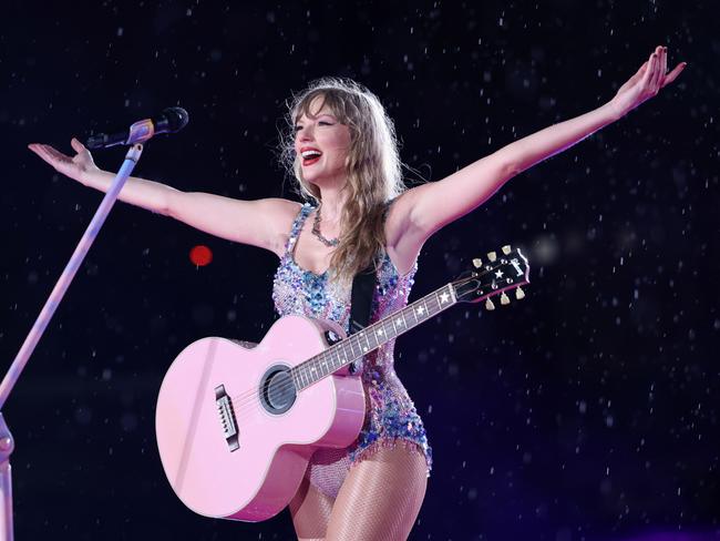 RIO DE JANEIRO, BRAZIL - NOVEMBER 19: (EDITORIAL USE ONLY, NO COVERS.) Taylor Swift performs during night two of "Taylor Swift | The Eras Tour" at EstÃÂ¡dio OlÃÂ­mpico Nilton Santos on November 19, 2023 in Rio de Janeiro, Brazil. (Photo by TAS2023 via Getty Images)