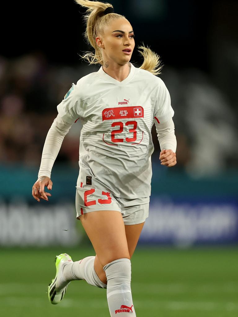 Alisha Lehmann is the most influential female soccer star. How much does  she charge per post?