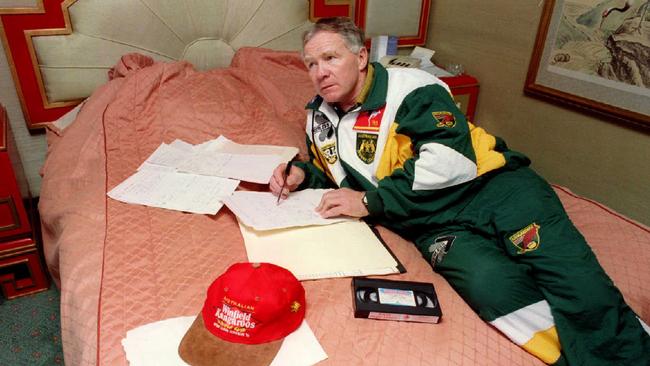 Bob Fulton does his homework during the 1995 World Cup.