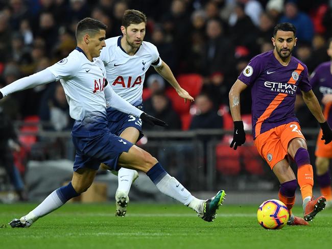 Tottenham Hotspur's Argentinian midfielder Erik Lamela (L) vies with Manchester City's Algerian midfielder Riyad Mahrez during the English Premier League football match between Tottenham Hotspur and Manchester City at Wembley Stadium in London, on October 29, 2018. (Photo by Ben STANSALL / AFP) / RESTRICTED TO EDITORIAL USE. No use with unauthorized audio, video, data, fixture lists, club/league logos or 'live' services. Online in-match use limited to 120 images. An additional 40 images may be used in extra time. No video emulation. Social media in-match use limited to 120 images. An additional 40 images may be used in extra time. No use in betting publications, games or single club/league/player publications. /
