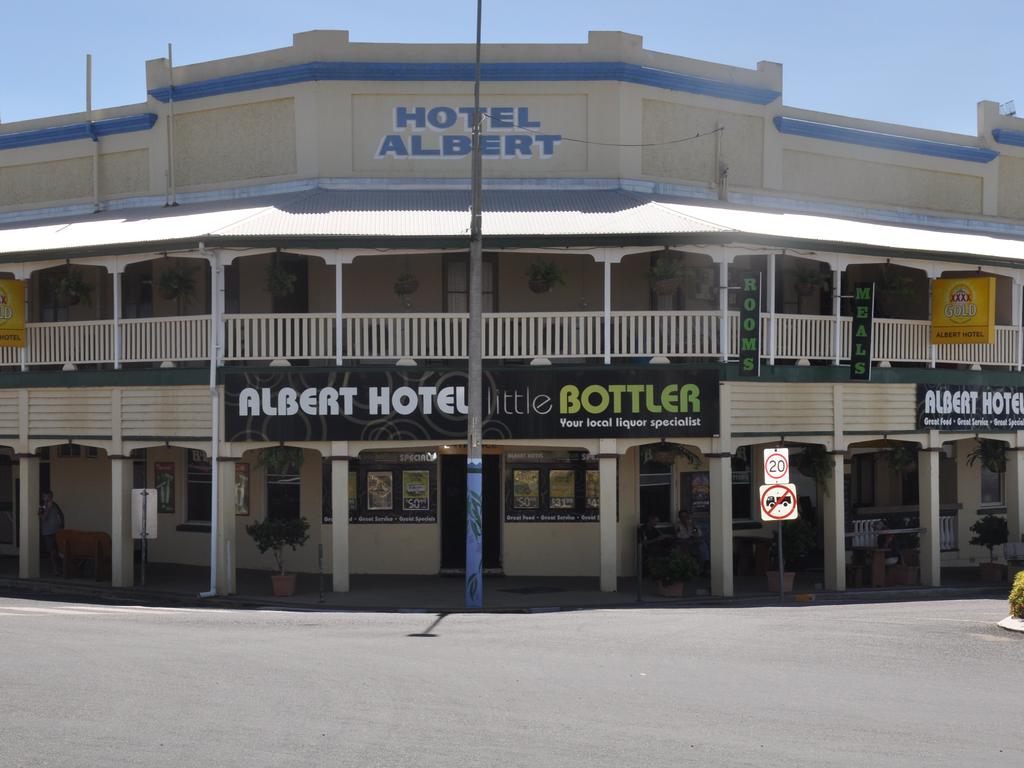 Policeman punched in face at Monto pub