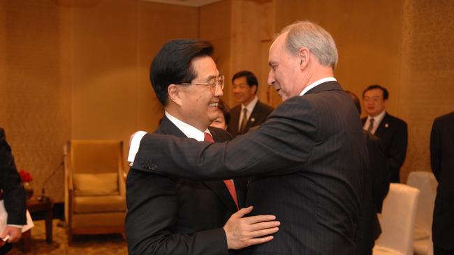 Paul Keating, former PM of Australia, greeting China's President Hu Jintao in Sydney prior to an APEC state dinner in 2007.