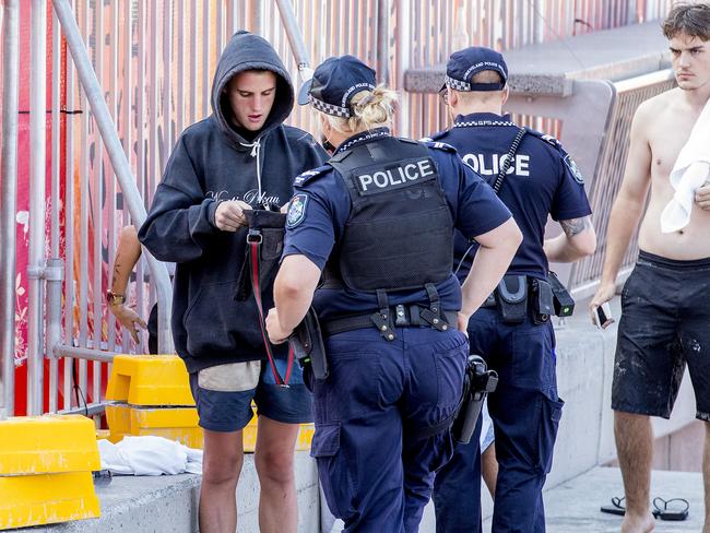 Schoolies 2019 in Surfers Paradise.  Police officers talking to a group of males who were drinking in public.   Picture: Jerad Williams