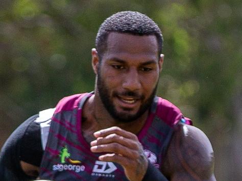 Queensland Reds recruit Suliasi Vunivalu attends his first training run the the club Picture Tom Mitchell/QRU