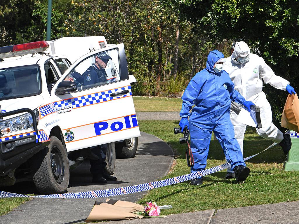 Police at the Mt Cotton home a day after Sophie Smith’s body was found by a neighbour. (AAP image, John Gass)