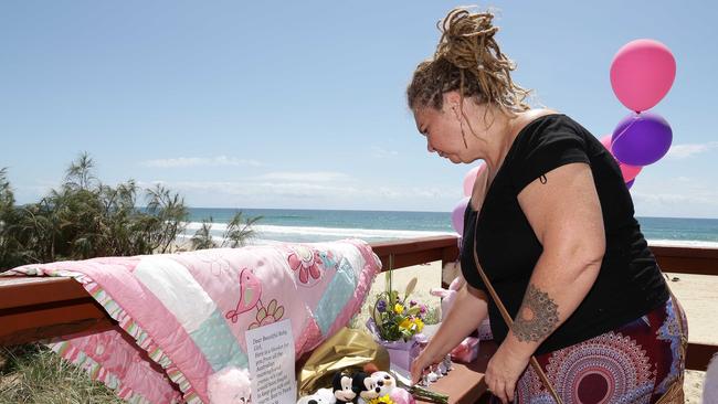 Jodie Devere, of the Gold Coast, pays tribute to the baby that was found dead on the beach in Surfers Paradise near Staghorn Ave. Picture: Tertius Pickard