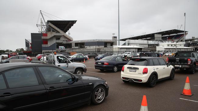 The queue from drive-though Covid testing as McDonald Jones Stadium. Picture: David Swift.