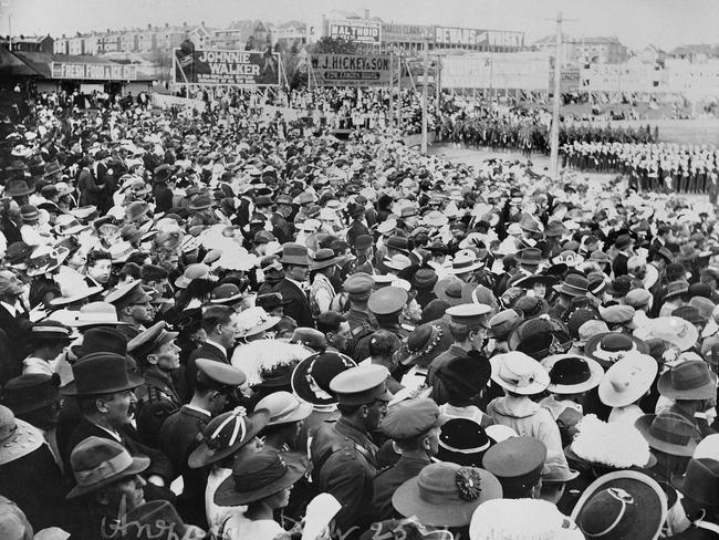 A large crowd of civilians and soldiers gathered at the Sydney Showground to watch an Anzac Day military memorial service in 1917. P02427.003