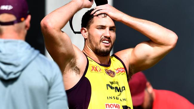 Oates will give up a fortune to stay with Brisbane. (AAP Image/Darren England)