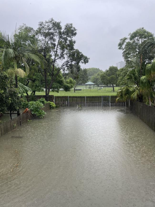Flooding in a backyard in East Brisbane, where the Council alert wasn't received until 8am.